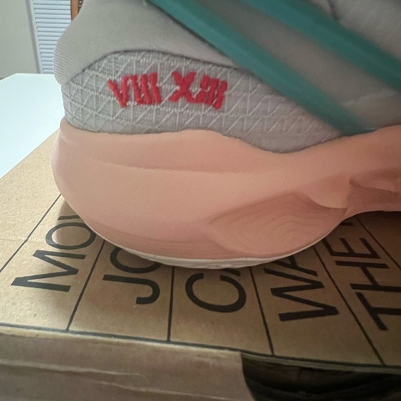 NIB Nike Kyrie 8 GO GS Chinese New Year Photon Dust DQ8076-002 Youth 4.5 Kids - Picture 6 of 14